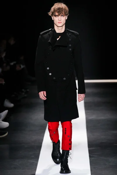 Look 18